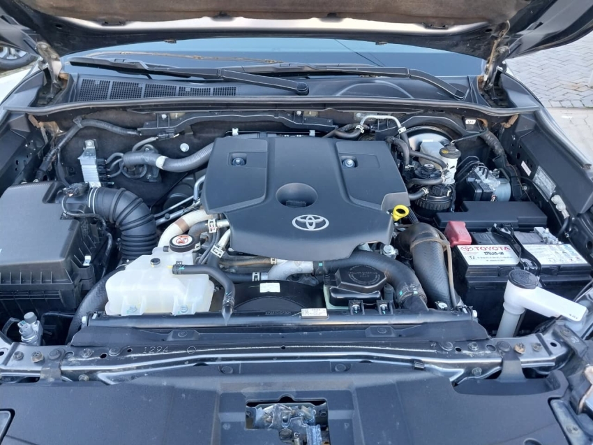 toyota hilux 2.8 d-4d turbo diesel cd srv 4x4 automatico 4p 202413
