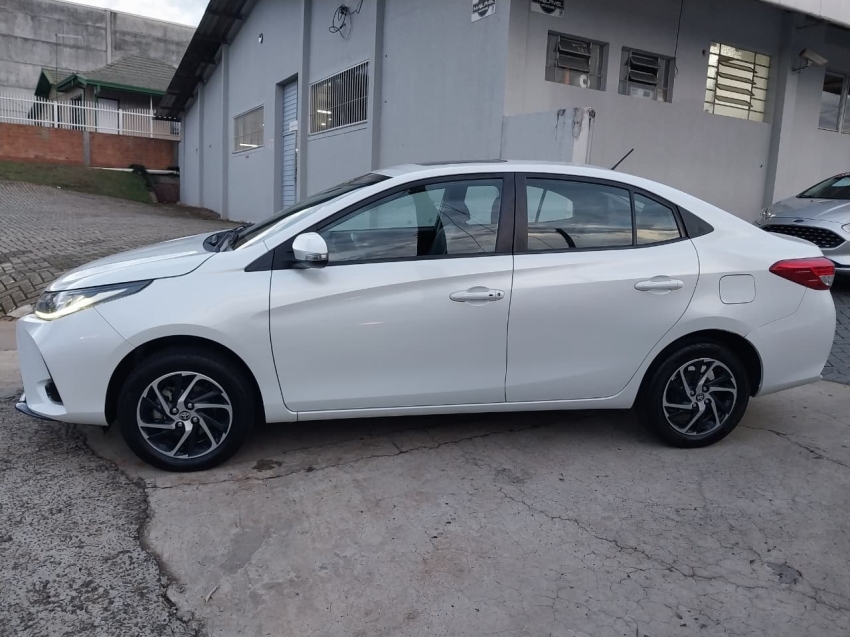 toyota yaris 1.5 16v flex sedan xls connect multidrive 4p automatico 20233