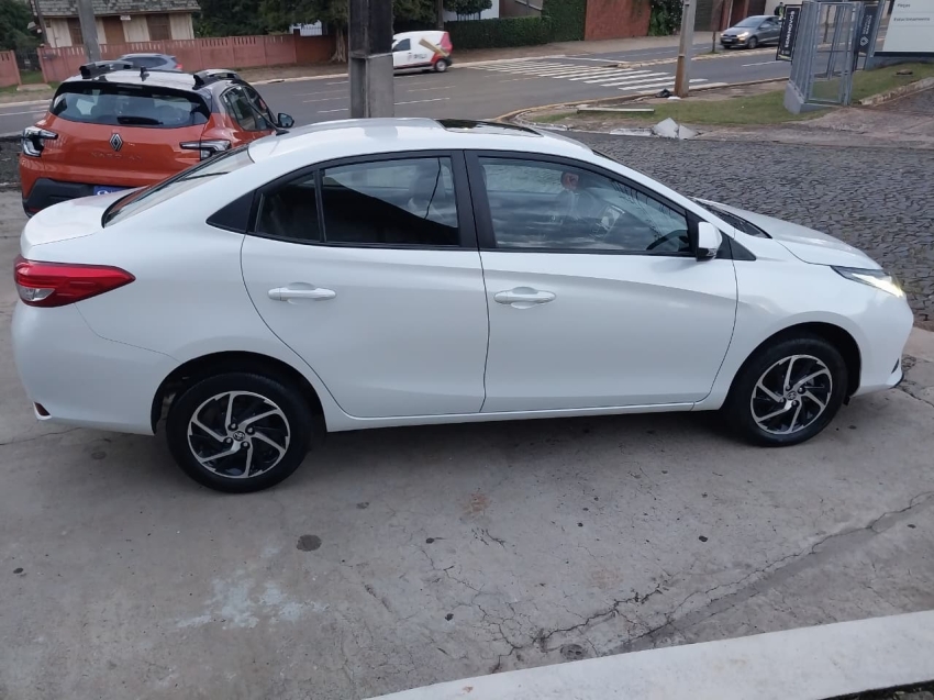 toyota yaris 1.5 16v flex sedan xls connect multidrive 4p automatico 20237