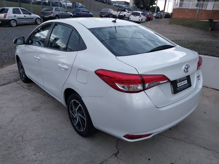 toyota yaris 1.5 16v flex sedan xls connect multidrive 4p automatico 20234