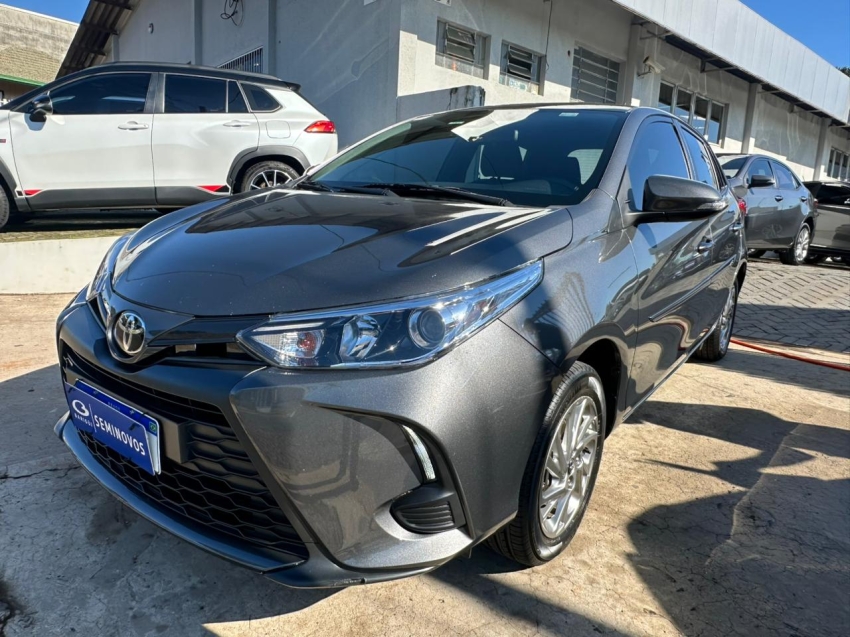 toyota yaris 1.5 16v flex xs multidrive 4p automatico 20242