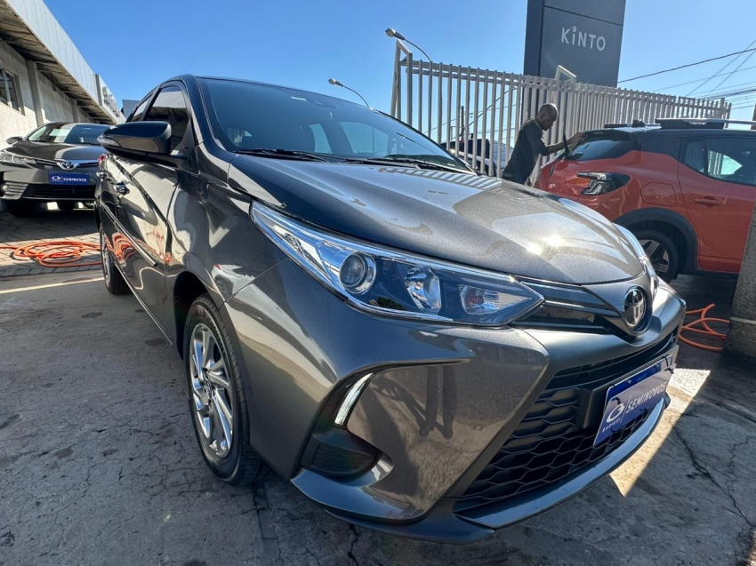 toyota yaris 1.5 16v flex xs multidrive 4p automatico 2024