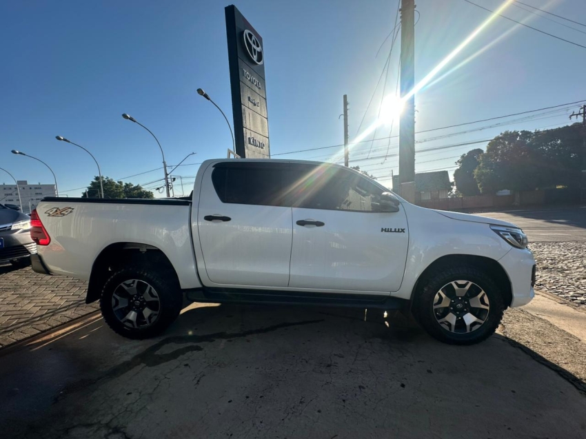 toyota hilux 2.8 srx 4x4 cd 16v diesel 4p automatico 2.7 flex 20203