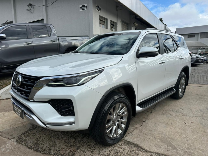 toyota hilux sw4 2.8 d-4d turbo diesel srx 4x4 automatico 5p 20242