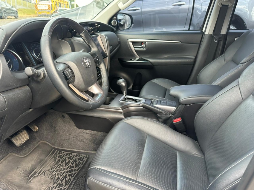toyota hilux sw4 2.8 d-4d turbo diesel srx 4x4 automatico 5p 202411