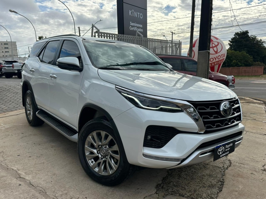 toyota hilux sw4 2.8 d-4d turbo diesel srx 4x4 automatico 5p 2024
