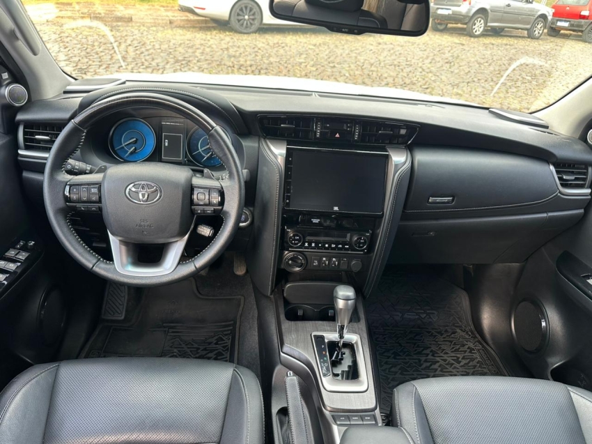 toyota hilux sw4 2.8 d-4d turbo diesel srx 4x4 automatico 5p 202414