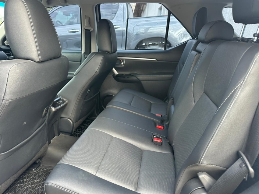 toyota hilux sw4 2.8 d-4d turbo diesel srx 4x4 automatico 5p 202413