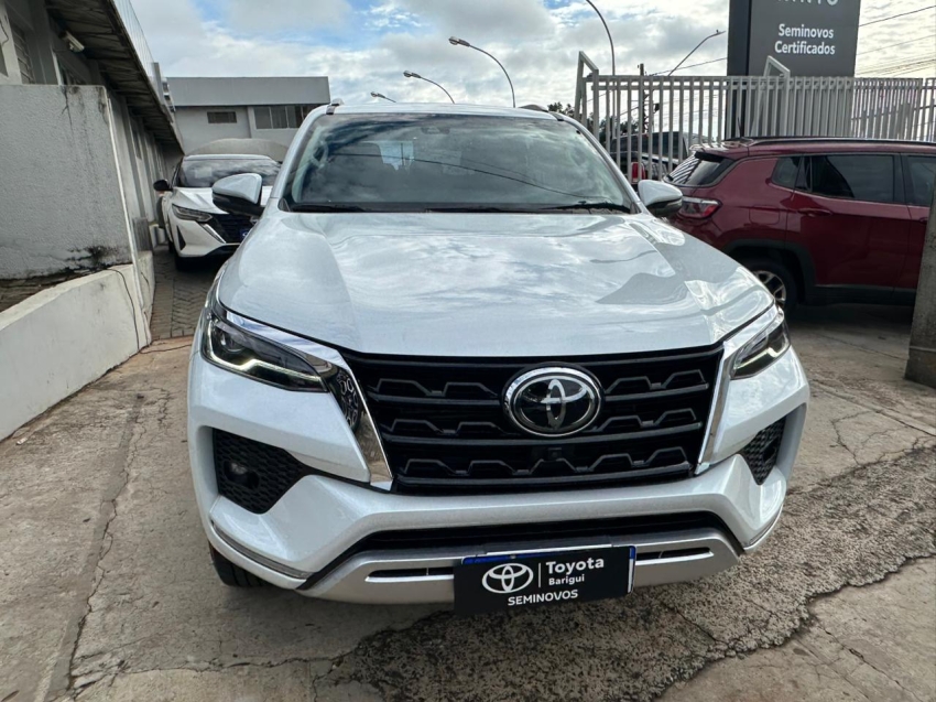 toyota hilux sw4 2.8 d-4d turbo diesel srx 4x4 automatico 5p 20241
