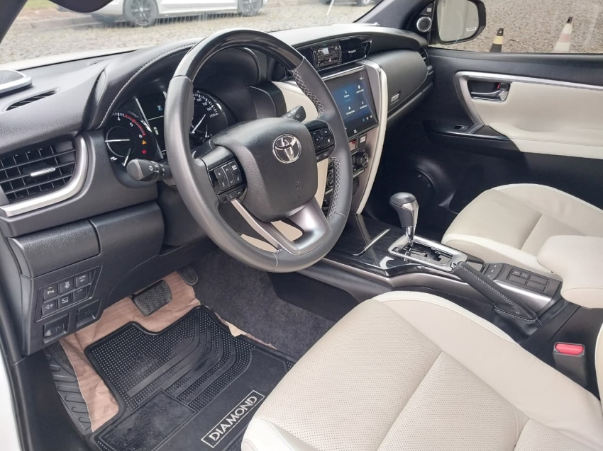 toyota hilux sw4 2.8 d-4d turbo diesel diamond 7l 4x4 automatico 4p 202512