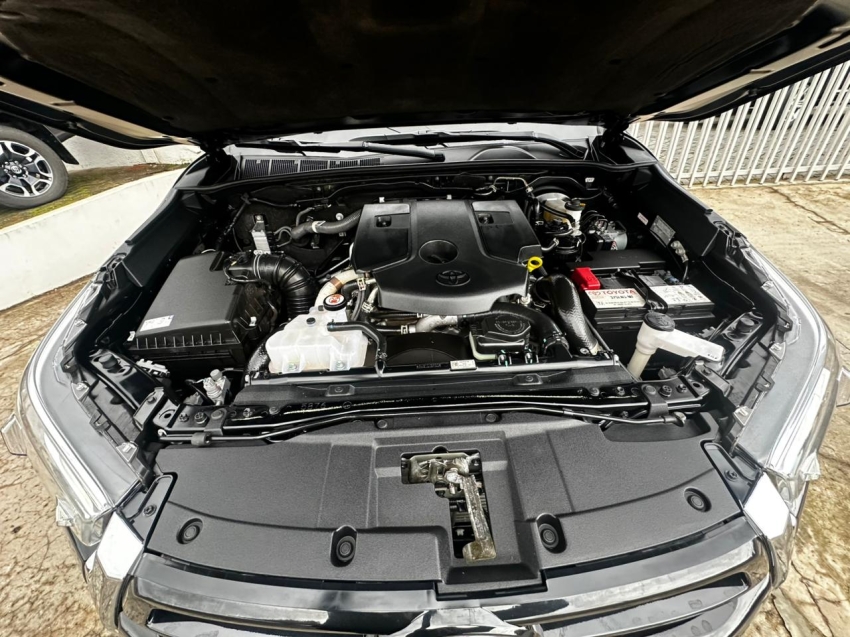 toyota hilux 2.8 d-4d turbo diesel cd srx plus 4x4 automatico 4p 202415