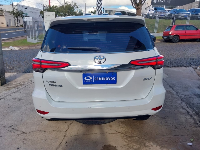 toyota hilux sw4 2.8 d-4d turbo diesel srx 4x4 automatico 4p 20245