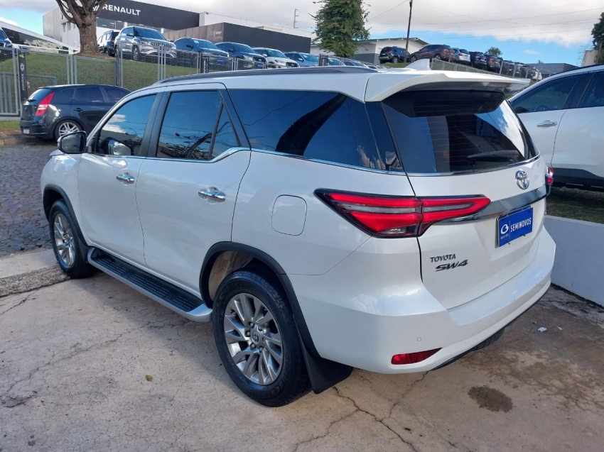 toyota hilux sw4 2.8 d-4d turbo diesel srx 4x4 automatico 4p 20244