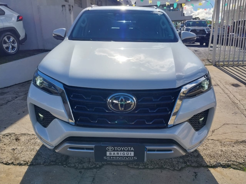toyota hilux sw4 2.8 d-4d turbo diesel srx 4x4 automatico 4p 20241