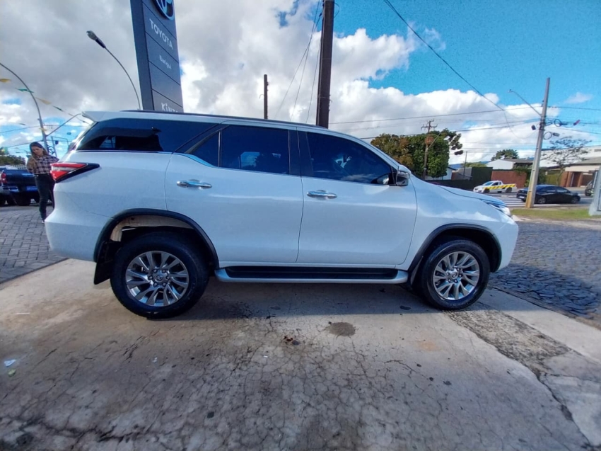 toyota hilux sw4 2.8 d-4d turbo diesel srx 4x4 automatico 4p 20247