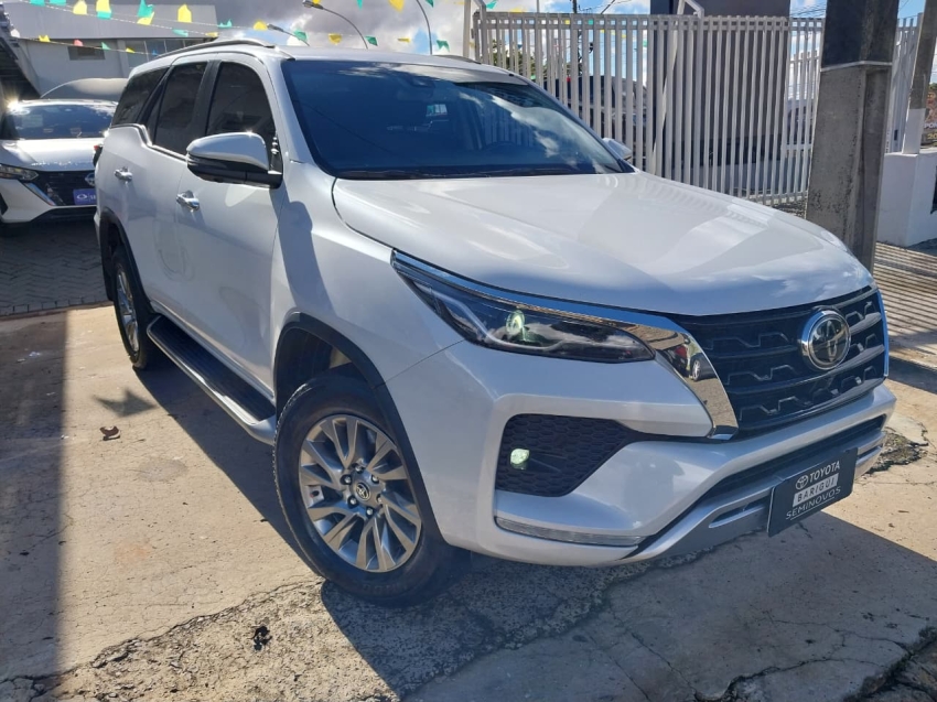 toyota hilux sw4 2.8 d-4d turbo diesel srx 4x4 automatico 4p 2024