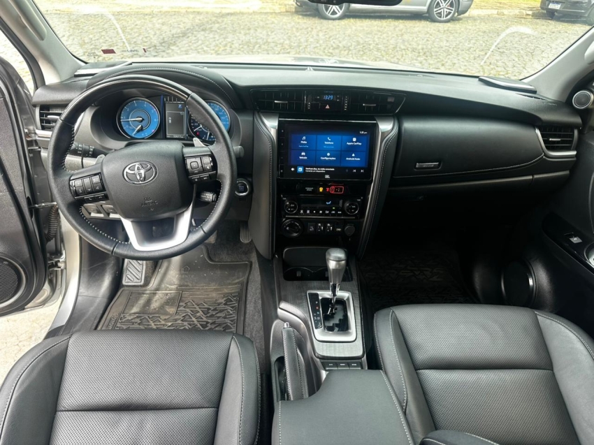 toyota hilux sw4 2.8 d-4d turbo diesel srx platinum 7l 4x4 automatico 4p 202410