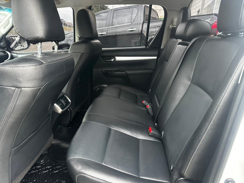 toyota hilux 2.8 d-4d turbo diesel cd srv 4x4 automatico 4p 202410