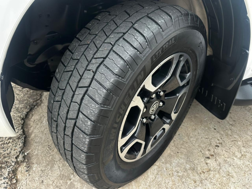 toyota hilux 2.8 d-4d turbo diesel cd srv 4x4 automatico 4p 202412