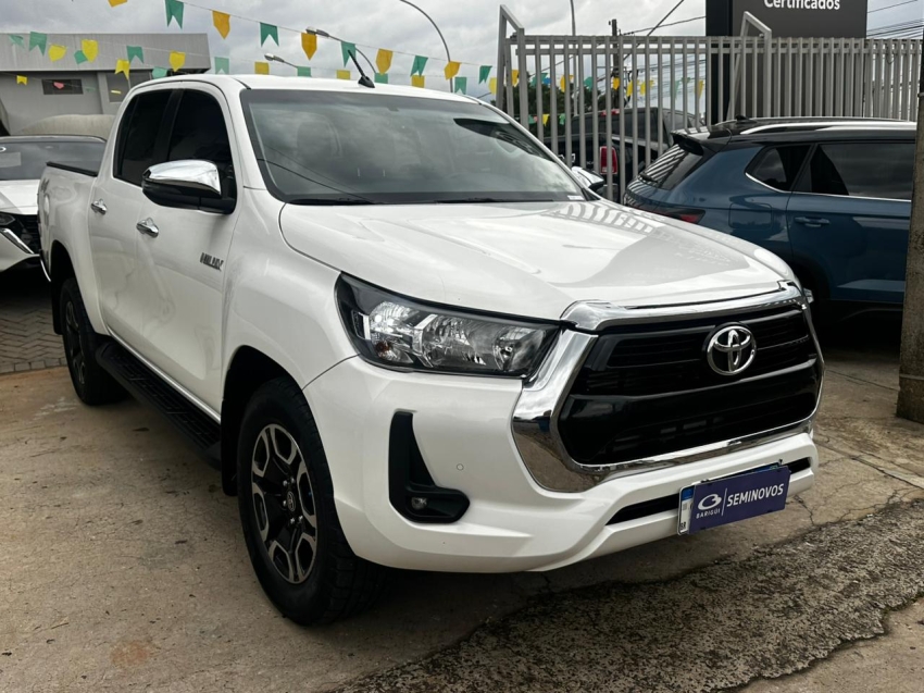 toyota hilux 2.8 d-4d turbo diesel cd srv 4x4 automatico 4p 2024