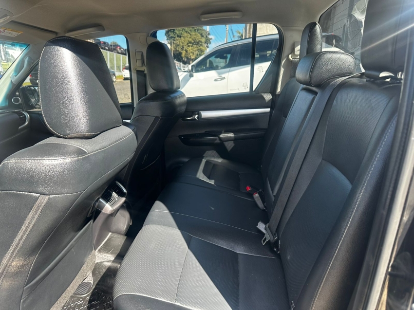 toyota hilux 2.8 d-4d turbo diesel cd srx 4x4 automatico 4p 202113