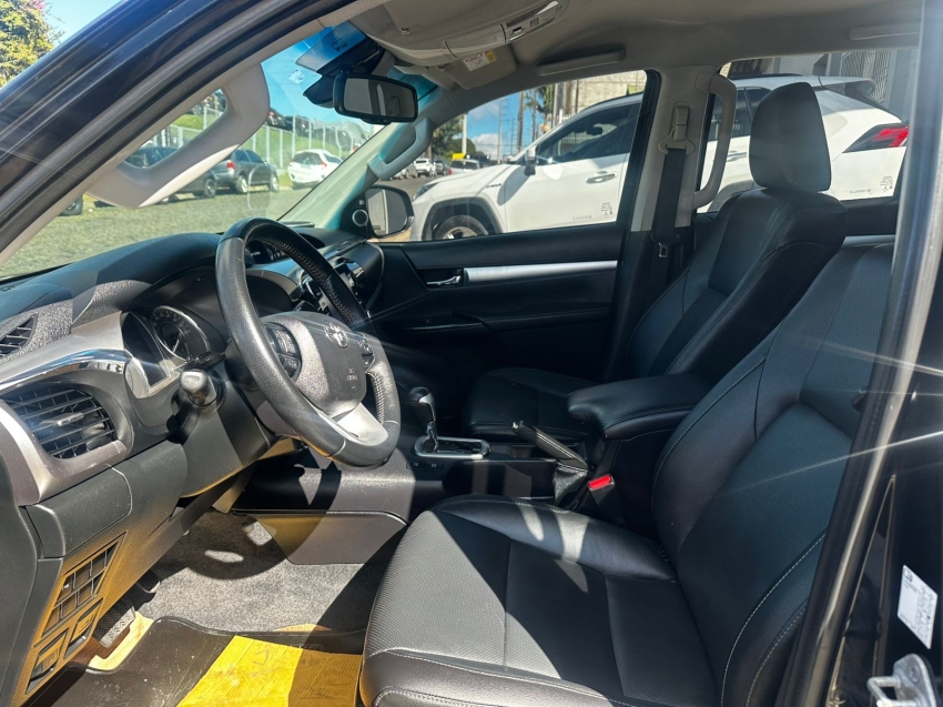 toyota hilux 2.8 d-4d turbo diesel cd srx 4x4 automatico 4p 202110