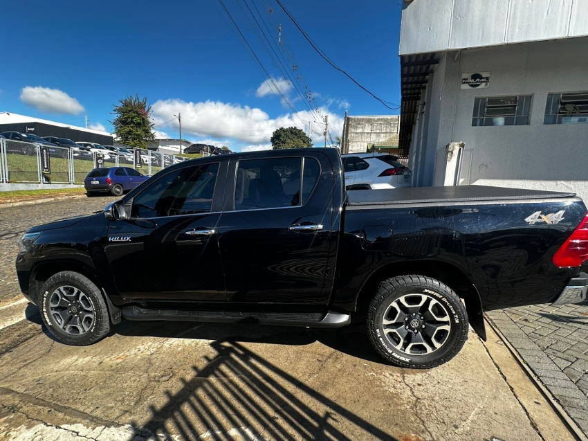 toyota hilux 2.8 d-4d turbo diesel cd srx 4x4 automatico 4p 20213