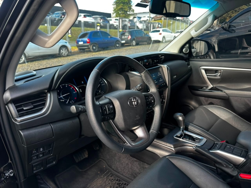 toyota hilux sw4 2.8 d-4d turbo diesel srx platinum 7l 4x4 automatico 5p 202415