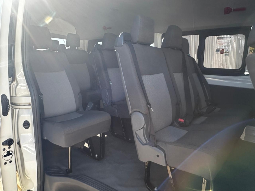 toyota hiace 2.8 d-4d turbo diesel minibus 15+1 dx automatico 5p 202511