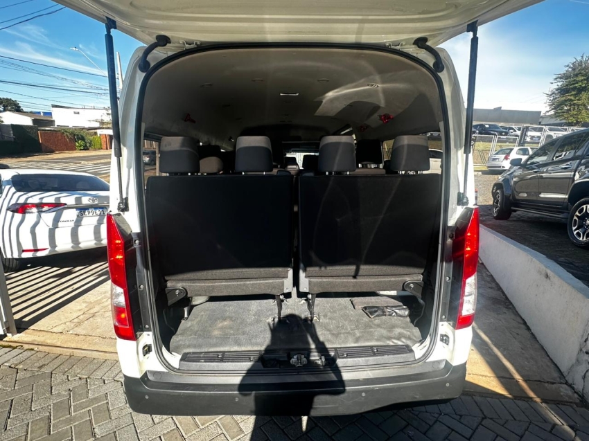 toyota hiace 2.8 d-4d turbo diesel minibus 15+1 dx automatico 5p 20257