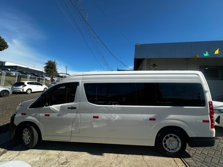 toyota hiace 2.8 d-4d turbo diesel minibus 15+1 dx automatico 5p 20254
