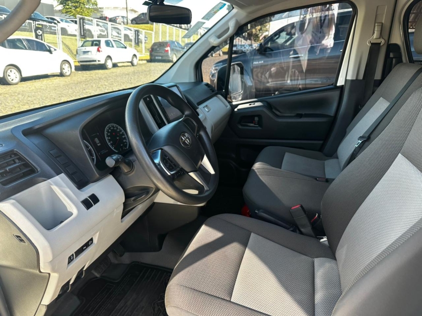 toyota hiace 2.8 d-4d turbo diesel minibus 15+1 dx automatico 5p 202513