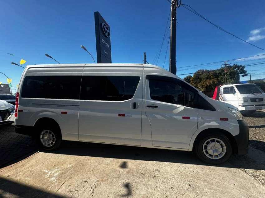toyota hiace 2.8 d-4d turbo diesel minibus 15+1 dx automatico 5p 20253