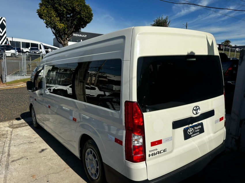 toyota hiace 2.8 d-4d turbo diesel minibus 15+1 dx automatico 5p 20255
