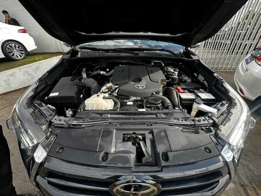 toyota hilux 2.8 d-4d turbo diesel cd srx plus 4x4 automatico 4p 202413