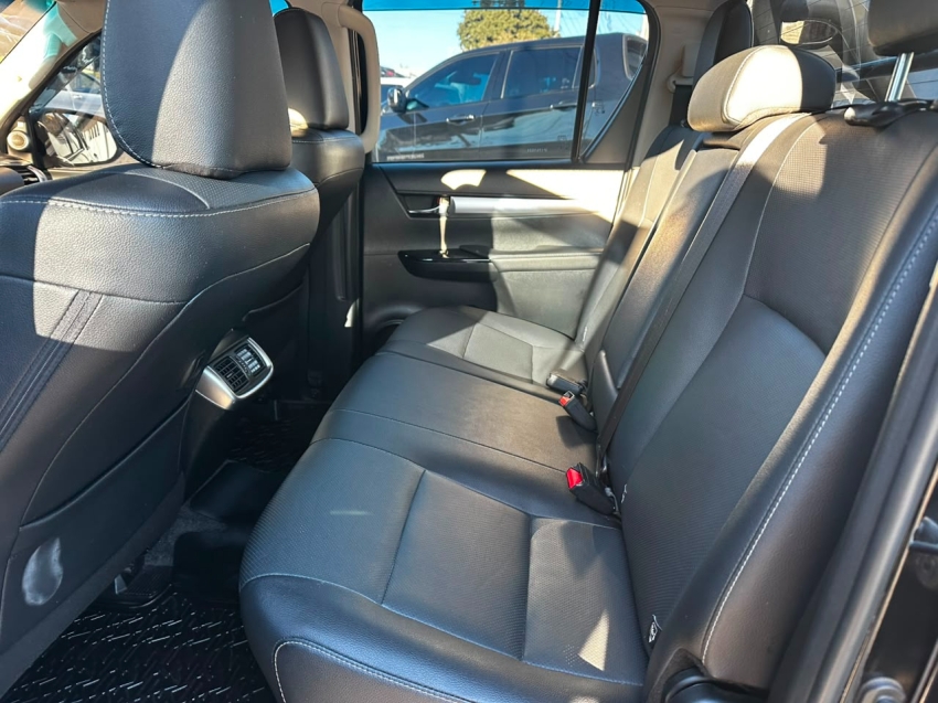 toyota hilux 2.8 d-4d turbo diesel cd srx 4x4 automatico 4p 202312
