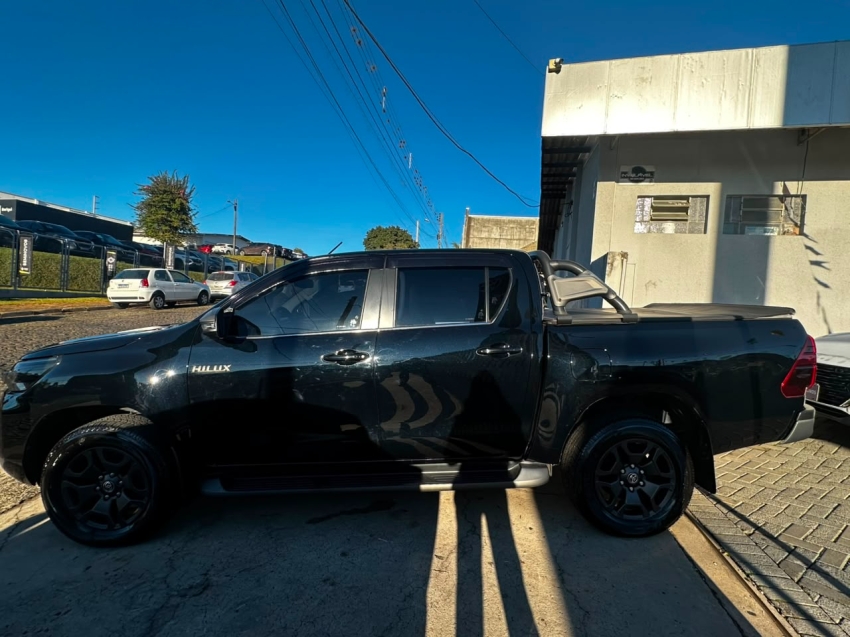 toyota hilux 2.8 d-4d turbo diesel cd srx 4x4 automatico 4p 202310