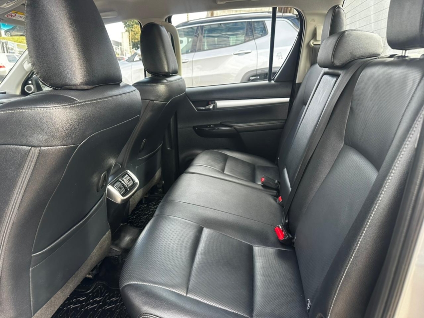 toyota hilux 2.8 d-4d turbo diesel cd srx 4x4 automatico 4p 202213
