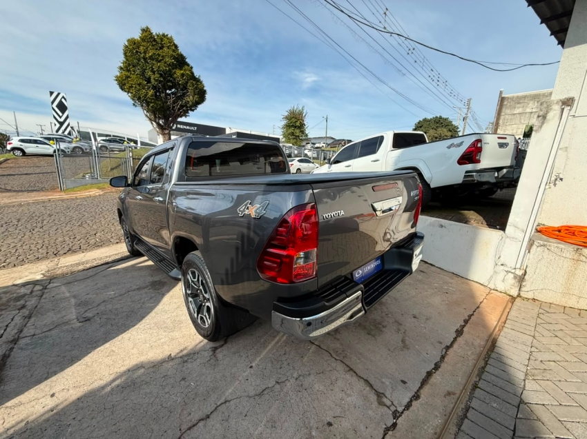 toyota hilux 2.8 d-4d turbo diesel cd srv 4x4 automatico 4p 20226
