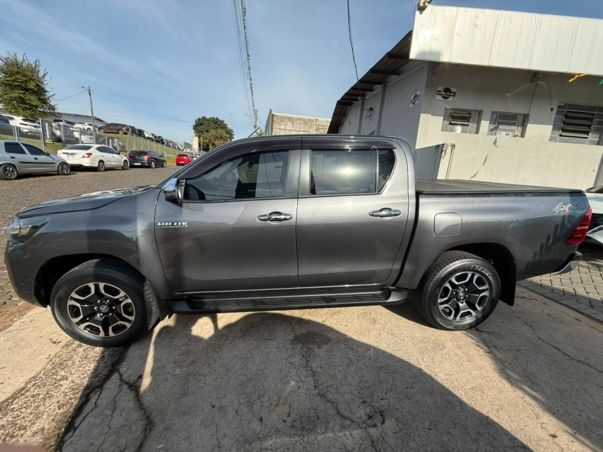 toyota hilux 2.8 d-4d turbo diesel cd srv 4x4 automatico 4p 20223