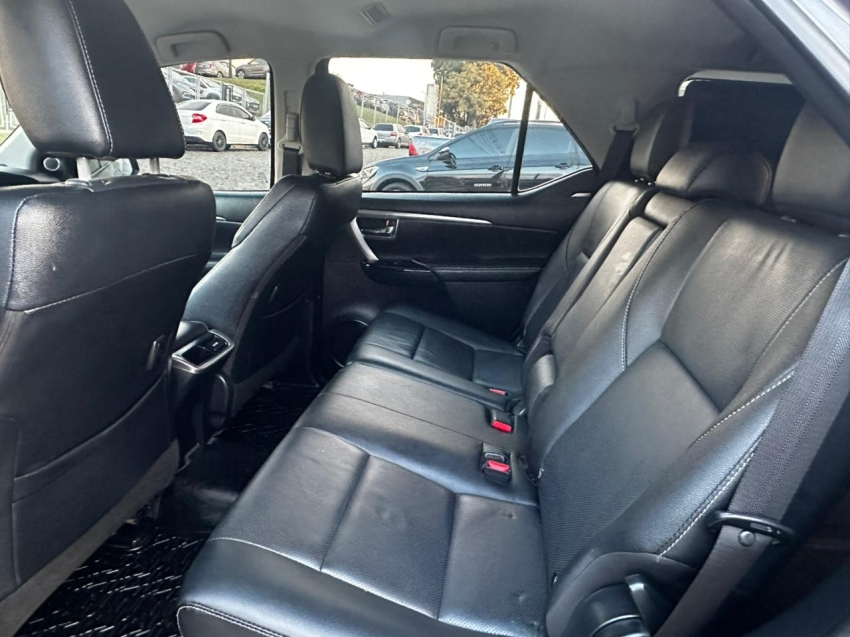 toyota hilux sw4 2.8 d-4d turbo diesel srx 7l 4x4 automatico 5p 202214