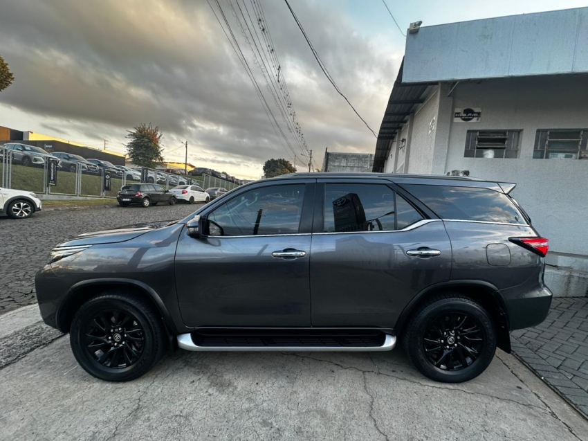toyota hilux sw4 2.8 d-4d turbo diesel srx 7l 4x4 automatico 5p 20223