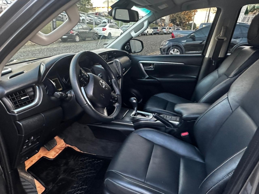 toyota hilux sw4 2.8 d-4d turbo diesel srx 7l 4x4 automatico 5p 202213