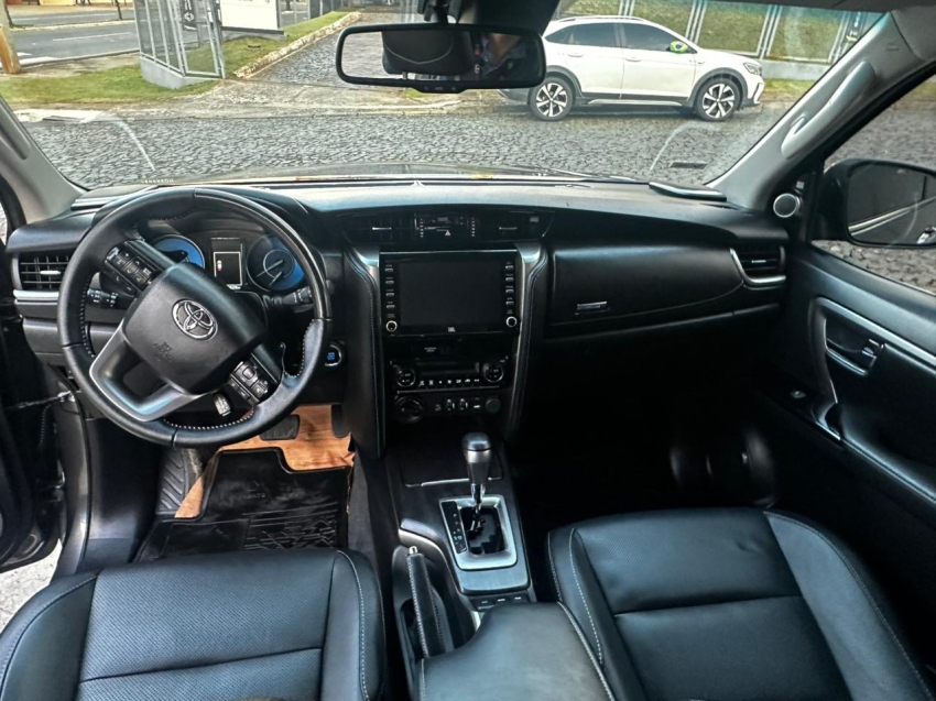 toyota hilux sw4 2.8 d-4d turbo diesel srx 7l 4x4 automatico 5p 202210