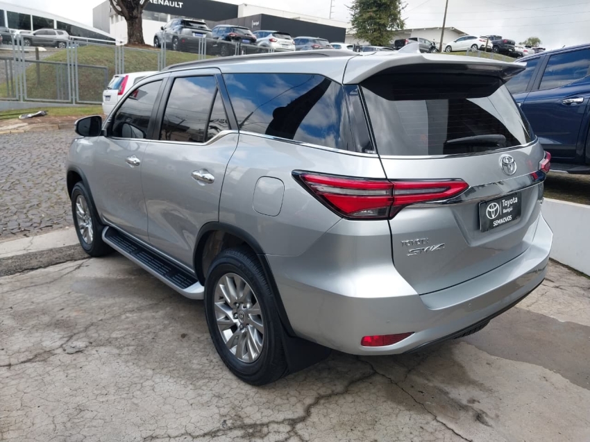 toyota hilux sw4 2.8 d-4d turbo diesel srx 7l 4x4 automatico 4p 20244
