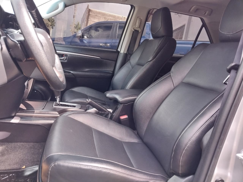 toyota hilux sw4 2.8 d-4d turbo diesel srx 7l 4x4 automatico 4p 202411