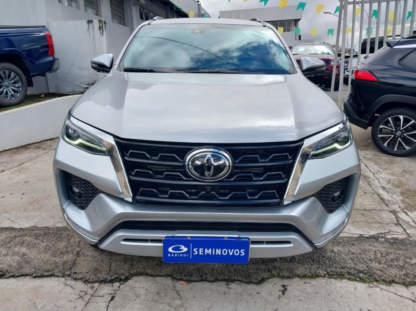 toyota hilux sw4 2.8 d-4d turbo diesel srx 7l 4x4 automatico 4p 20241