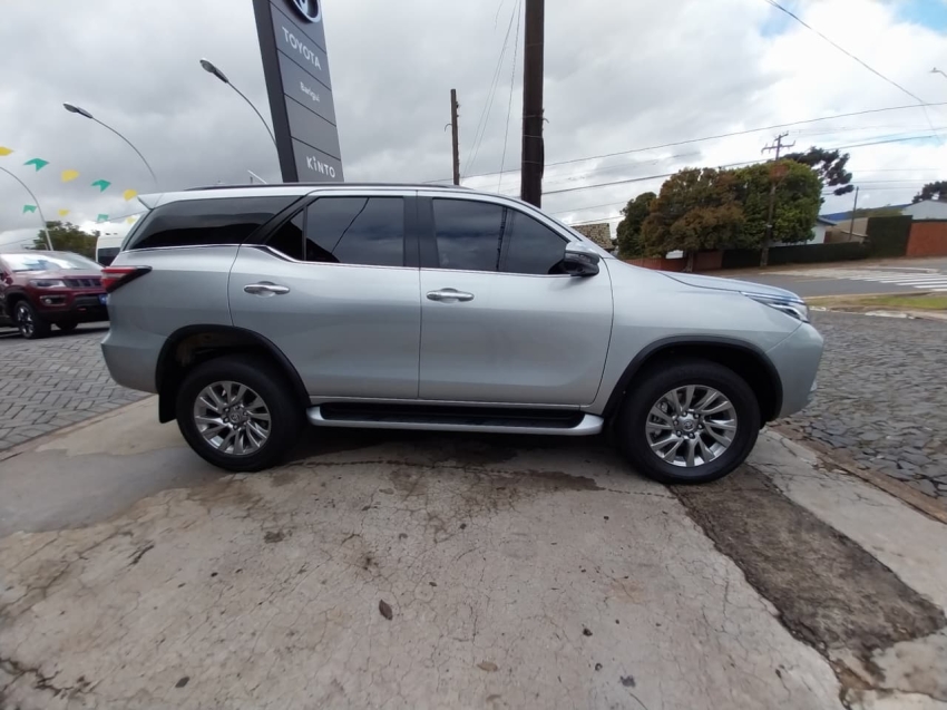 toyota hilux sw4 2.8 d-4d turbo diesel srx 7l 4x4 automatico 4p 20247