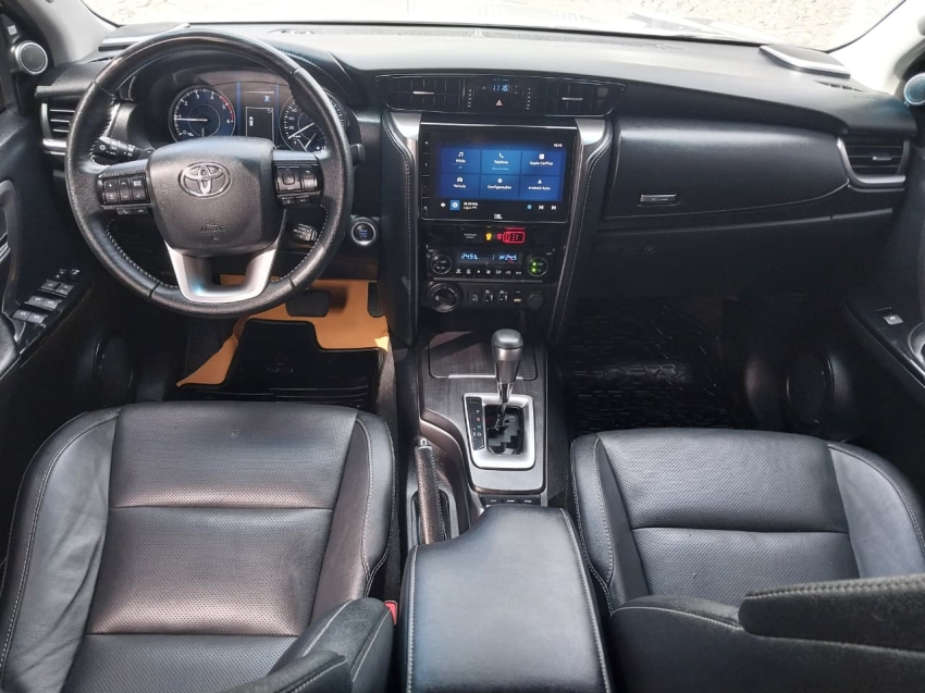 toyota hilux sw4 2.8 d-4d turbo diesel srx 7l 4x4 automatico 4p 202410