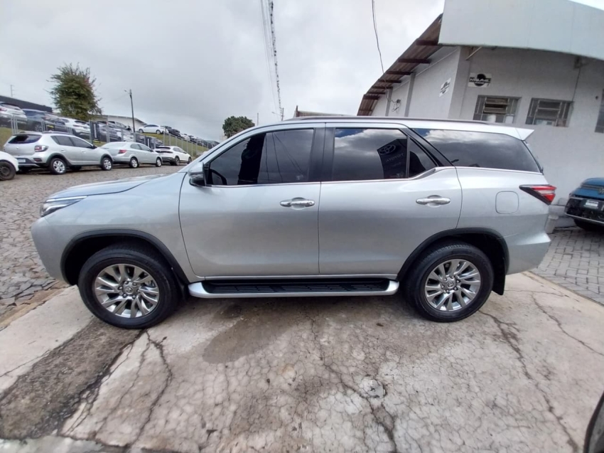 toyota hilux sw4 2.8 d-4d turbo diesel srx 7l 4x4 automatico 4p 20243
